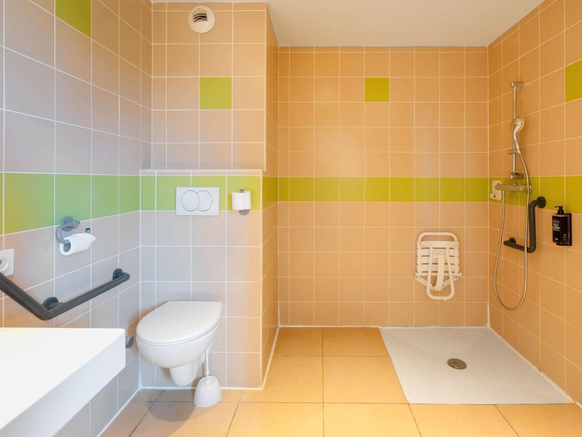 Ibis Budget Manosque Cadarache Exterior foto