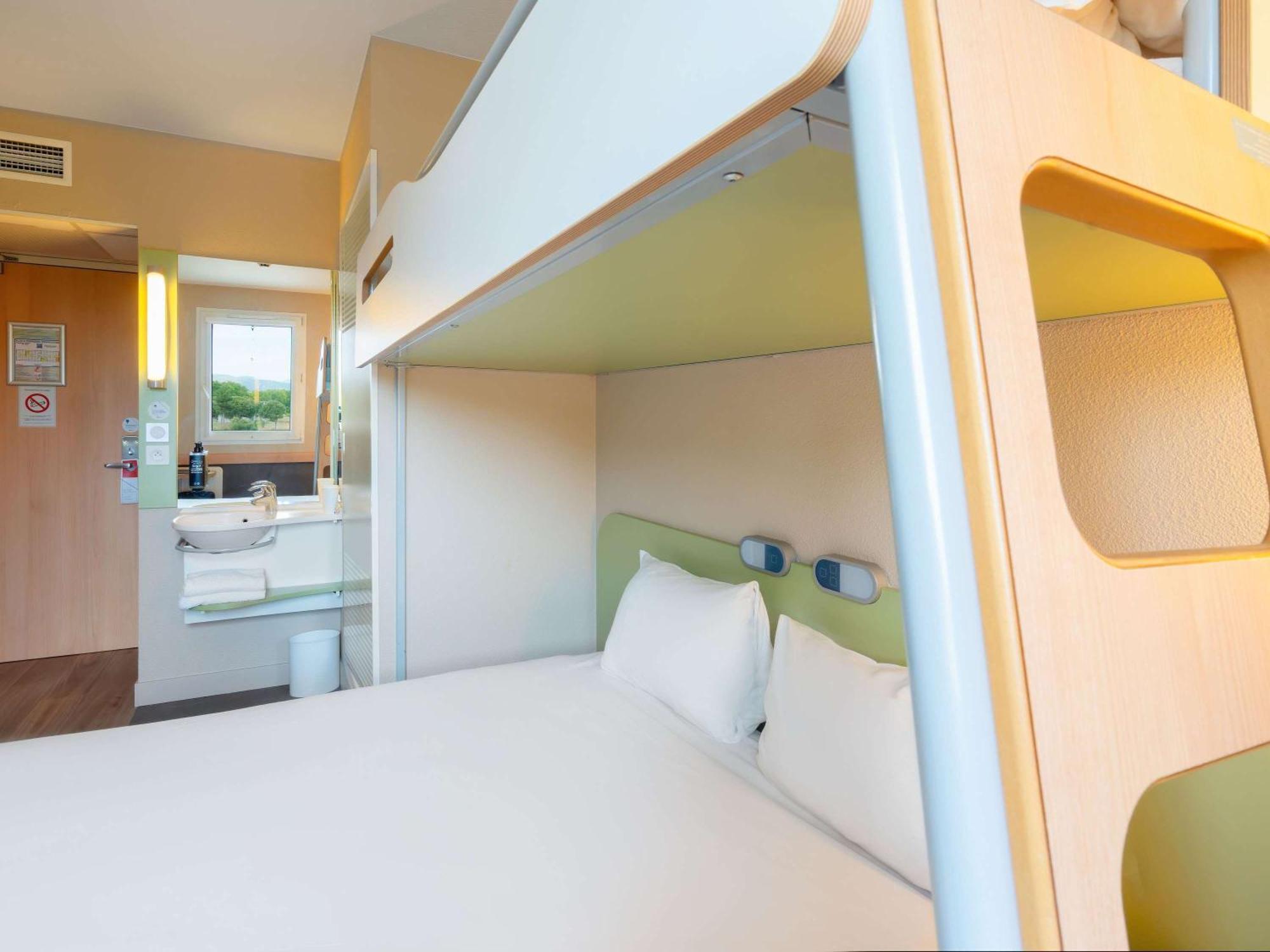 Ibis Budget Manosque Cadarache Exterior foto